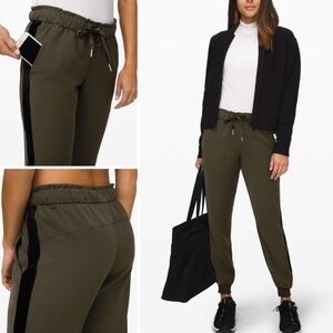 Lululemon On The Fly Jogger SPECIAL EDITION Velvet Trim Dark Olive | Size 4